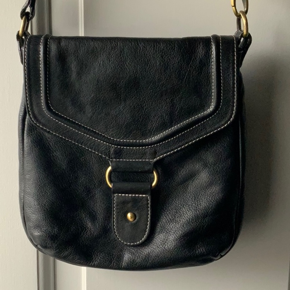 AVORIO Italy Black Leather Crossbody Handbag.
